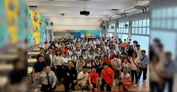 湖景關愛隊聯同中學探訪長者 過百學生送湯包傳溫暖