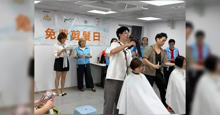 修頓關愛隊辦免費剪髮日 義工學員為長者街坊服務