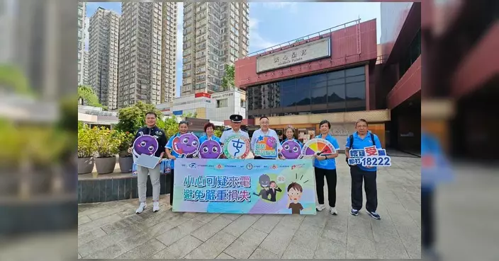 屯門文娛廣場辦防騙宣傳 人員教長者安裝防騙視伏APP