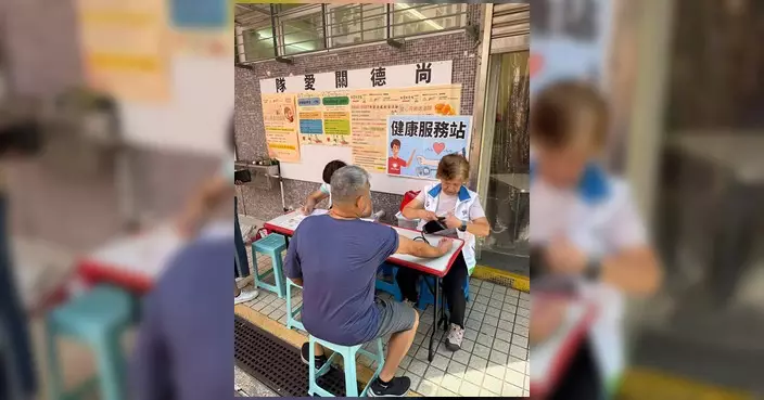 鄭宇曦聯同工聯會團隊辦健康服務站 並參與尚德邨清潔防鼠行動