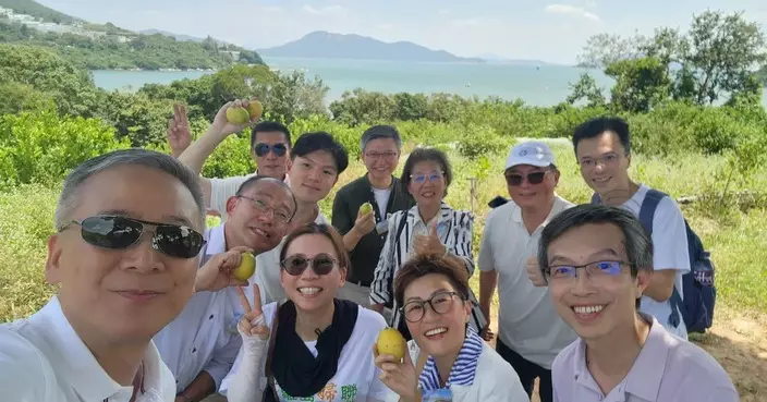 牛棚籌建委員會邀姚柏良出席動工儀式 為大嶼南流浪牛建首個專屬家園