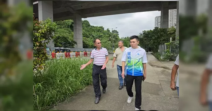 羅曉楓聯同居民代表視察荔枝山 跟進花槽管理及雜草修剪問題