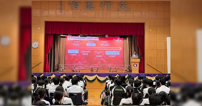 黃遠康獲邀到鄭裕彤中學 向中四中五生分享紅軍長征勝利90周年歷史
