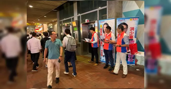 民建聯東區太北團隊炮台山設夜站 講解寶馬山行人通道工程進展