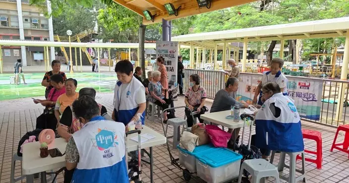 馮沛賢議員辦事處協助安定關愛隊 為區內居民長者提供量血壓服務