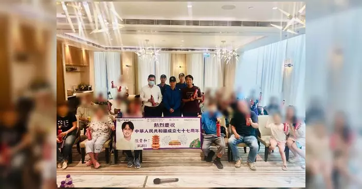 屯門區議員陳貴和邀消防局到NAPA屋苑辦講座 向近50居民派滅火筒