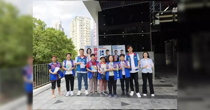 葵涌西服務團隊百步梯設流動服務站 街頭聽取街坊意見