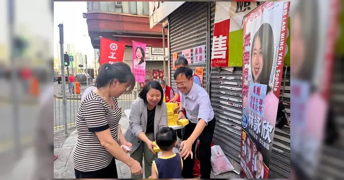 林詠欣聯同香港中華煤氣公司辦中秋月餅派發活動