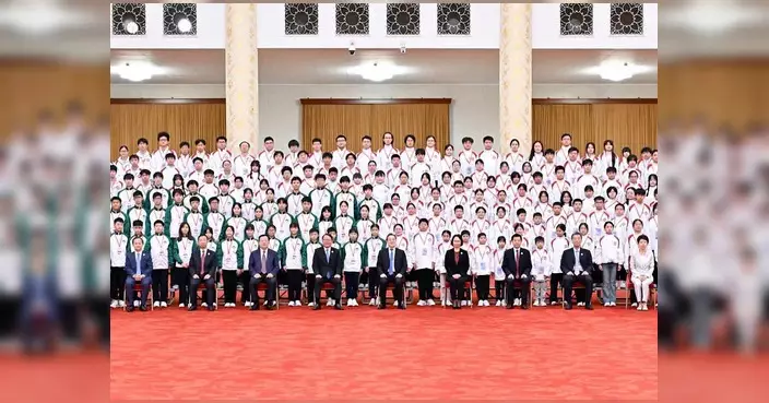 丁薛祥接見港澳青少年升旗隊代表訪京團 勉勵青年爭做愛國標兵