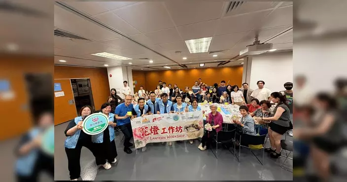 渣甸山關愛隊辦中秋花燈工作坊 40居民長幼同樂繪製兔仔花燈