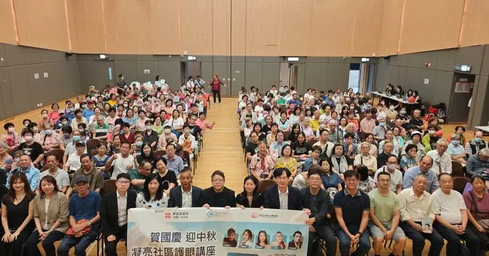東區區議員丁江浩參與兩場社區活動 賀國慶迎中秋與街坊交流