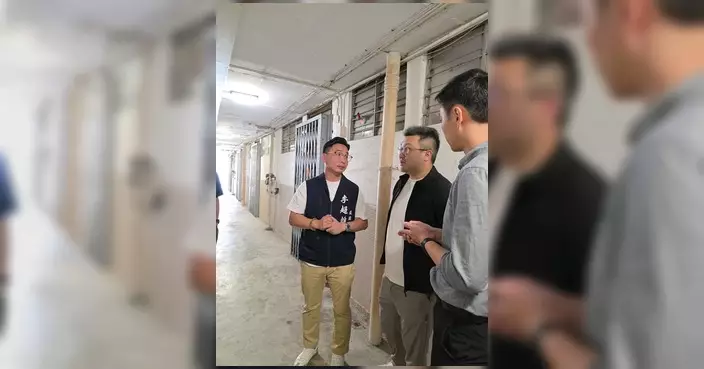 馮沛賢聯同李超雄視察三聖邨 房屋署10月開展防火木板安裝工程