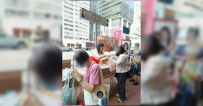 吳清清團隊順利完成月餅派發活動 耀東邨耀明樓及栢蕙苑街坊提早慶中秋
