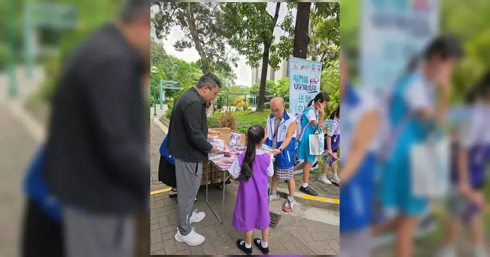 馮沛賢協助安定關愛隊派發中秋燈籠 與街坊共迎佳節