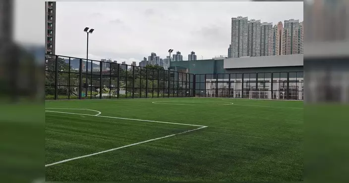 楊鎮華與社區主任視察大角咀海帆道休憩花園用地 康文署爭取9月尾或10月初開放