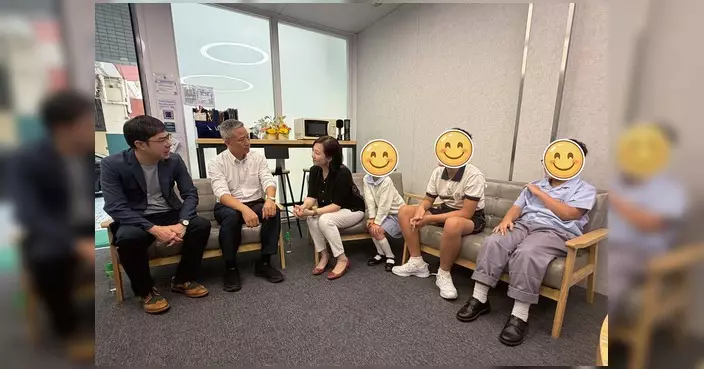 張琪騰聯同姚柏良到訪聖道學校 向特殊需要學童送愛心月餅