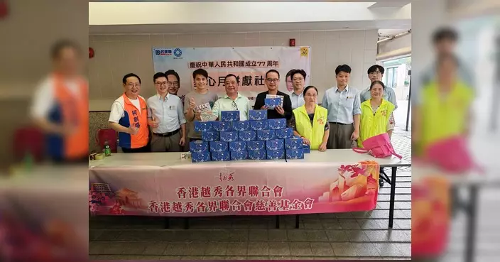 柯創盛聯同陳宗彝到鯉安苑送愛心月餅 關顧長者及有需要家庭
