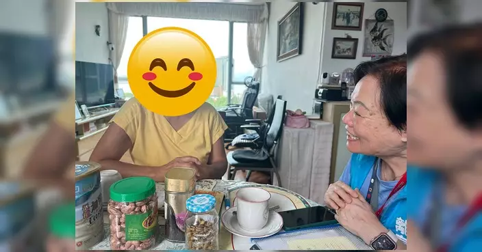東涌中關愛隊中秋前夕探訪30長者 走進映灣園藍天海岸送祝福