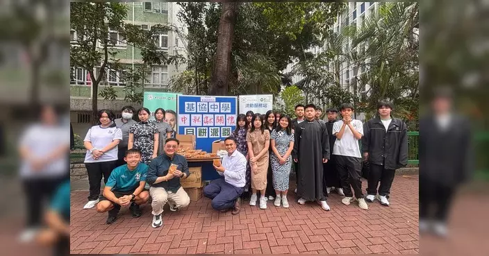 東江與馮健樂議員到基協中學 與同學展開中秋社區獻關懷活動