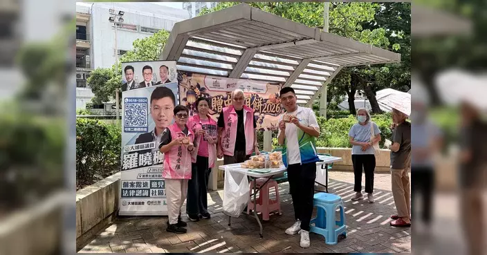 羅曉楓廣福邨敬贈中秋月餅 接街坊反映將跟進對外交通接駁