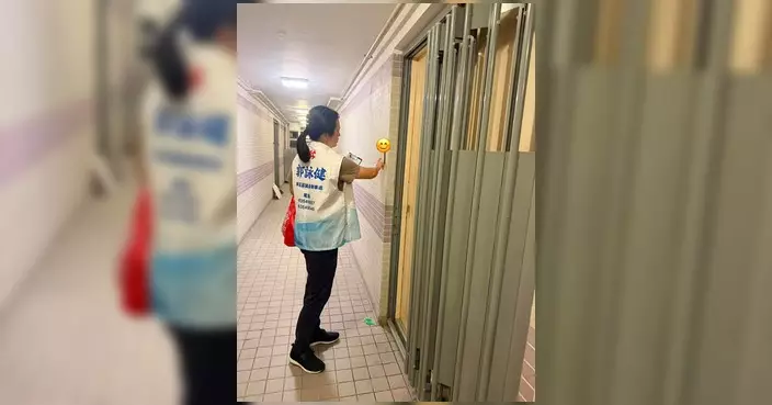 東區愛秩序灣關愛隊完成三輪家訪 為街坊送上中秋國慶問候