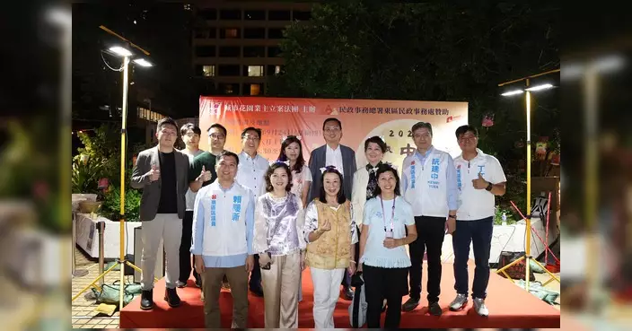東區區議員丁江浩出席城市花園中秋晚會 與數百街坊共慶佳節