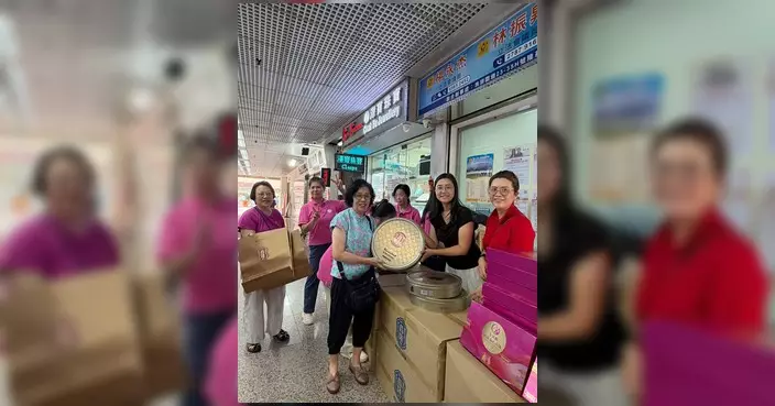 馮務君聯同海南社團辦中秋派月餅 與九龍城街坊共迎佳節