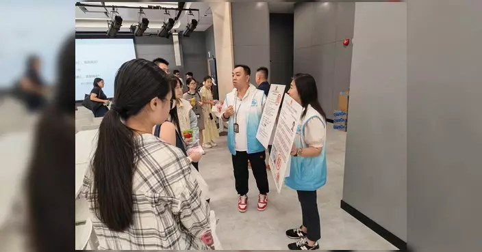 港島總區防罪辦一連兩日到港大及港鐵站外宣傳防騙