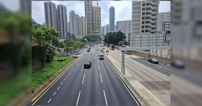 龍翔道東行高性能超薄磨耗層工程完成 路政署9月23日清晨鋪設完畢