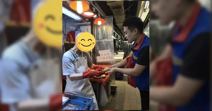 施永泰走遍區內角落向居民送上中秋祝福
