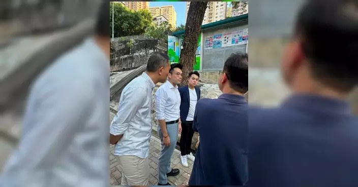 葉亦楠聯同施永泰實地視察列堤頓道垃圾收集站滲水問題