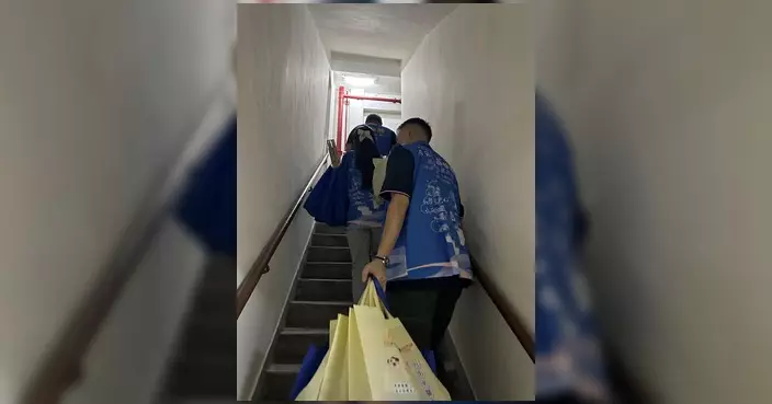 楊子熙與旺角南關愛隊恆常家訪 青年義工加入收集社區意見