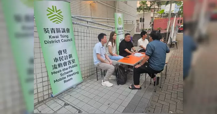 吳任豐與三名議員石籬商場當值 收集居民意見將作跟進