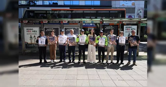 姚柏良聯同西九龍交通部及江旻憓議員 向訪港旅客宣傳道路安全