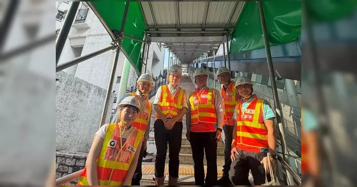 富澤花園旁臨時行人樓梯加裝上蓋 料10月中開放使用