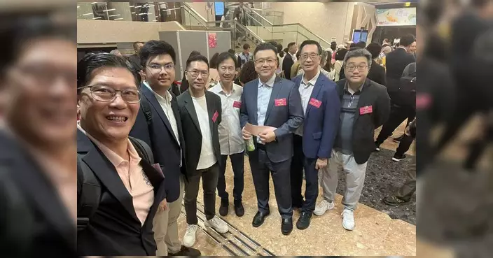 馮沛賢出席屯門大會堂國慶77周年文藝晚會 與街坊共賀國慶
