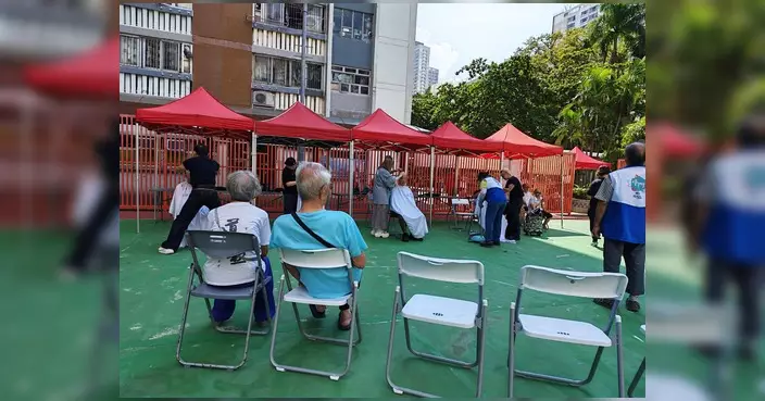 屯門湖景關愛隊夥髮型師為長者義剪 街坊剪後即問下次幾時再有