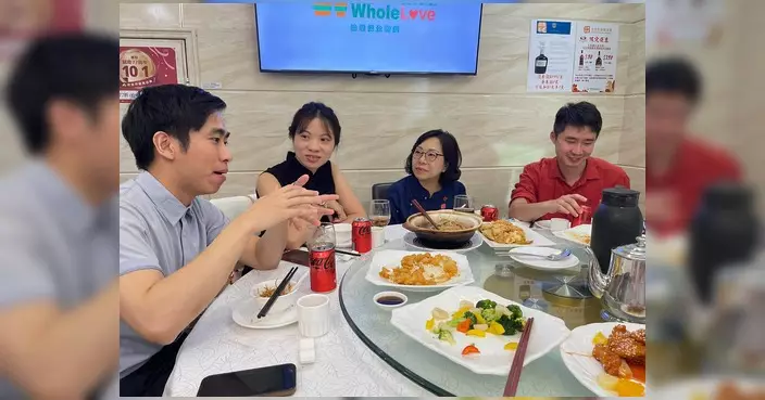 麥美娟與APEC香港青年代表團飲茶 分享杭州參會見聞