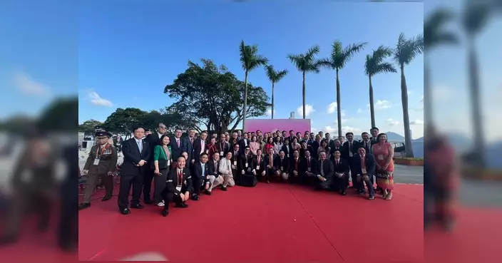 梁美芬出席國慶升旗儀式及酒會 稱香港須主動對接國家發展大局