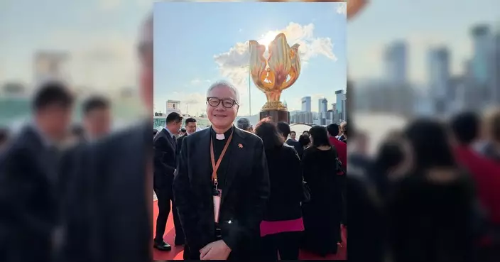 管浩鳴出席國慶升旗儀式及酒會 稱續於議會內外盡忠職守