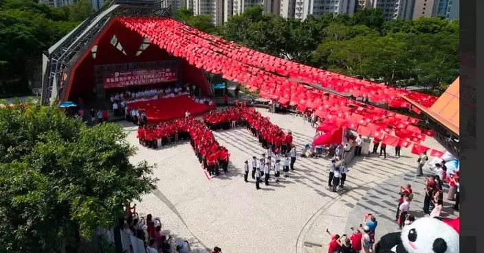 東區舉行國慶77周年升旗禮 啟動社區關愛送暖行動