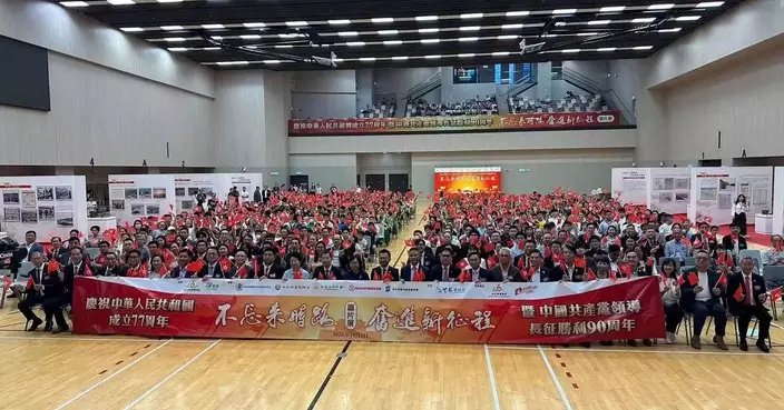 覃碧華出席國慶圖片展 稱續扎根社區服務街坊