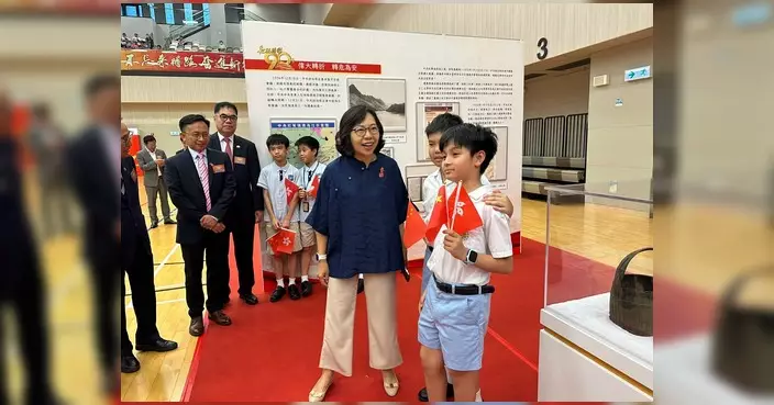 麥美娟出席慶祝長征勝利90周年圖片展啟動禮 籲青年裝備自己把握機遇