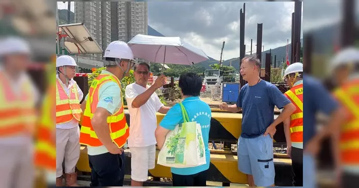 黃秋萍區議員辦事處與東涌鄉事委員會實地視察石榴埔村排水情況