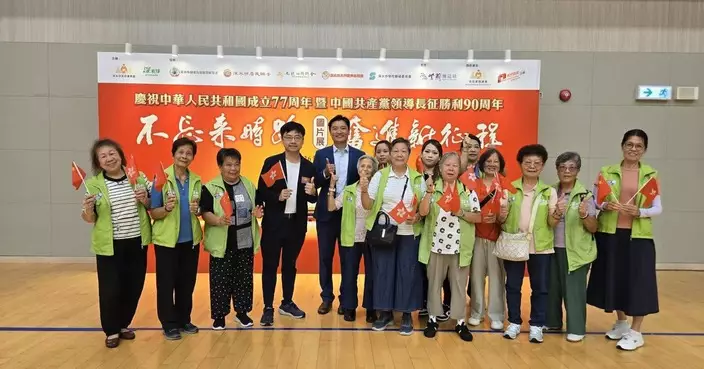 鄭泳舜國慶日走訪九龍多區活動 與地區朋友歡聚同賀77周年