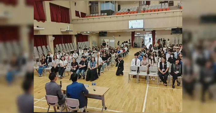 鄧家彪到聖安當女書院講解五年規劃 闡述香港角色與使命