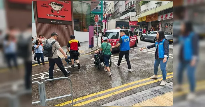 荷里活大樓食水管爆裂致停水 水務署安排水車供住客取水