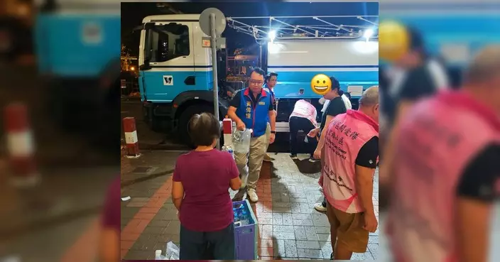 大埔廣智樓地下水喉漏水 水務署派水車及水袋助居民取水