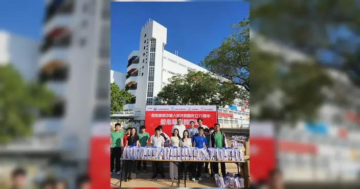 上海徐匯香港聯誼會國慶走進祖堯邨 向長者派愛心福袋