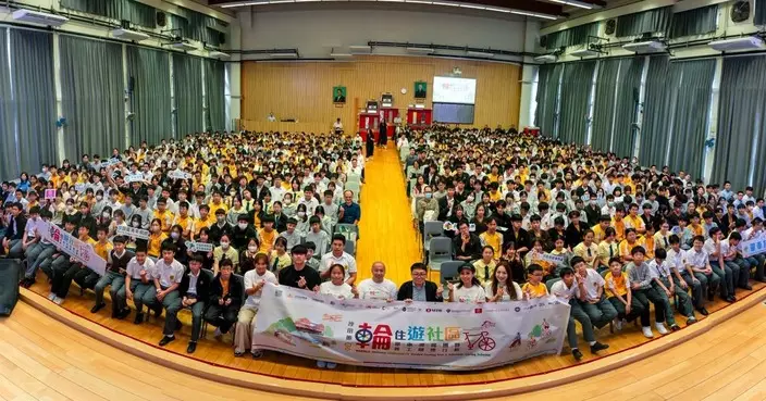 「輪住遊社區」校園講座第三站 蝦頭楊詩敏大放笑彈 767名師生迫爆佛教黃允畋中學